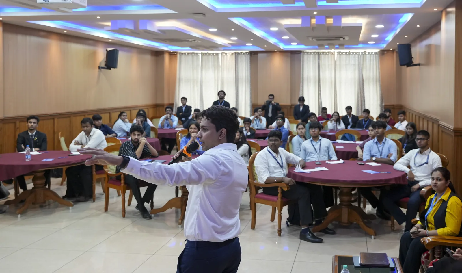 Mallesh addressing students during the GIIP workshop.